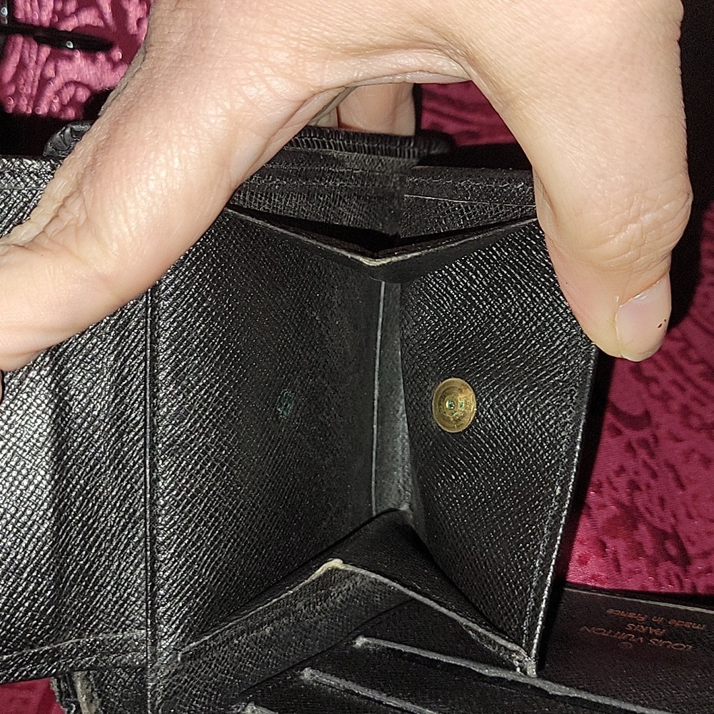 LV Epi Men's Black bifold Wallet - Picture 6 of 11